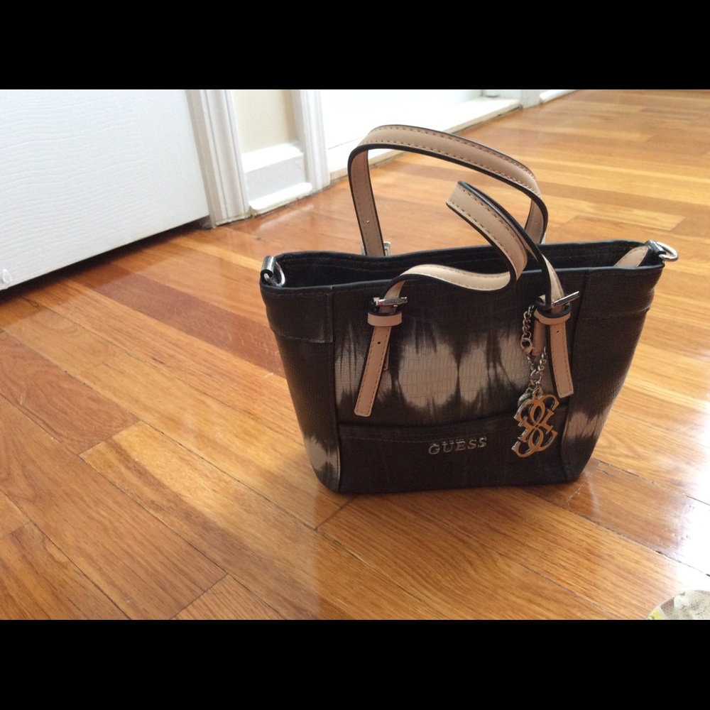 Guess purse - Picture 2 of 6